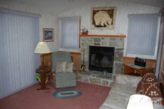 Image number 11 for the current listing