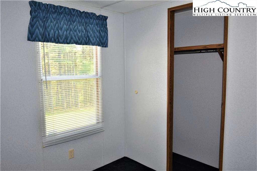 Image number 11 for the current listing