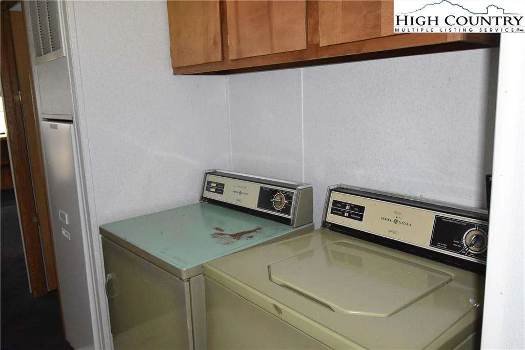 Image number 12 for the current listing