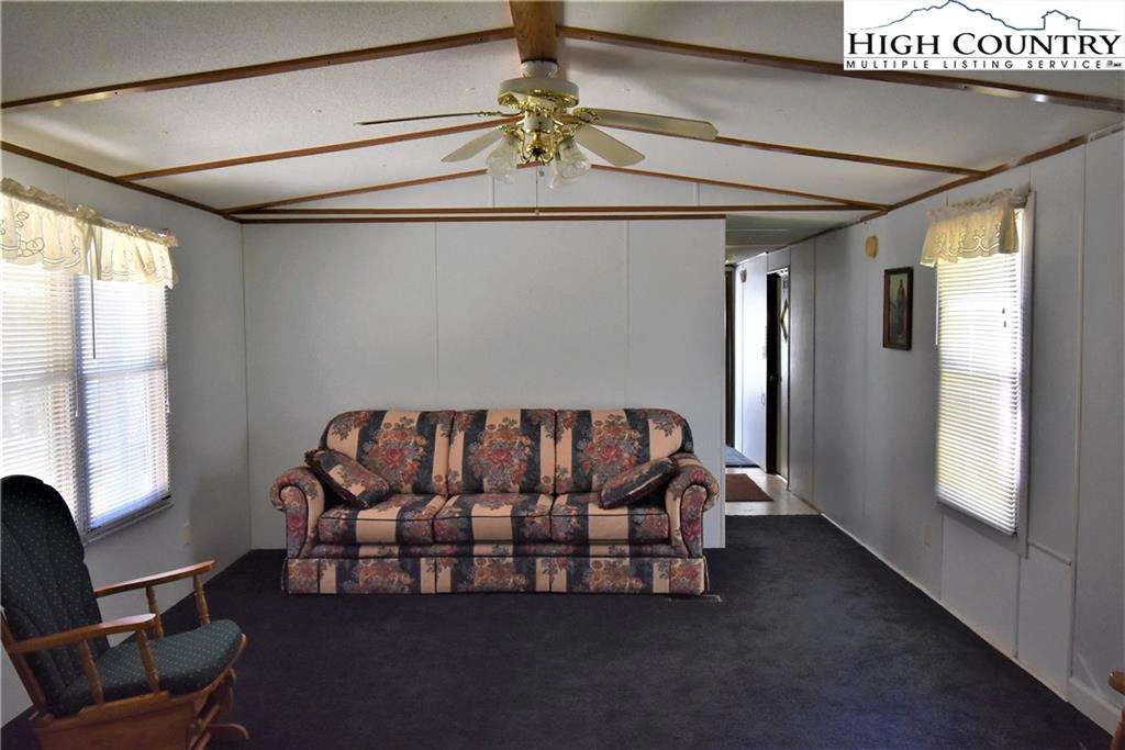 Image number 8 for the current listing