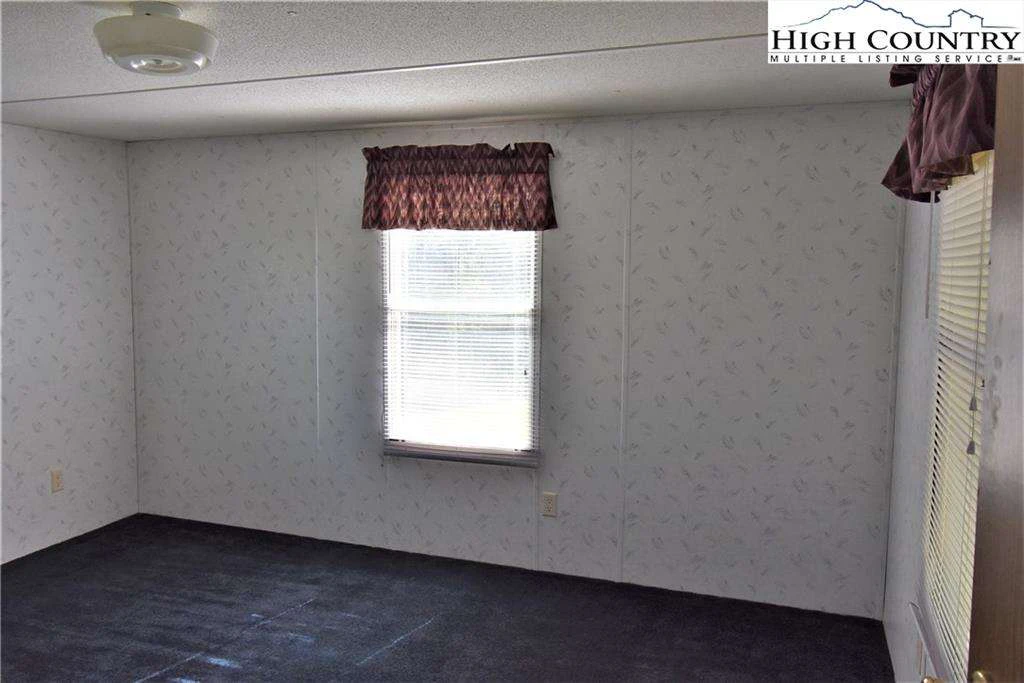 Image number 9 for the current listing