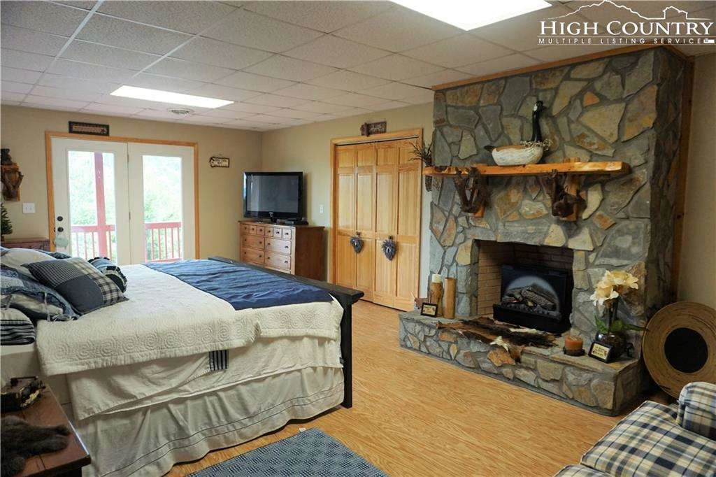 Image number 5 for the current listing