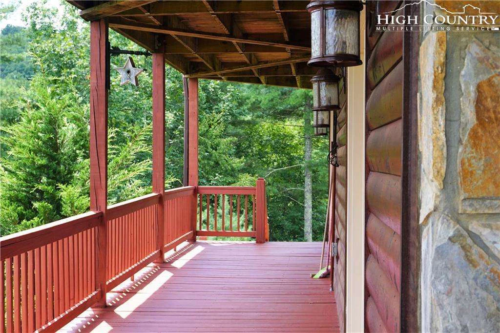 Image number 18 for the current listing