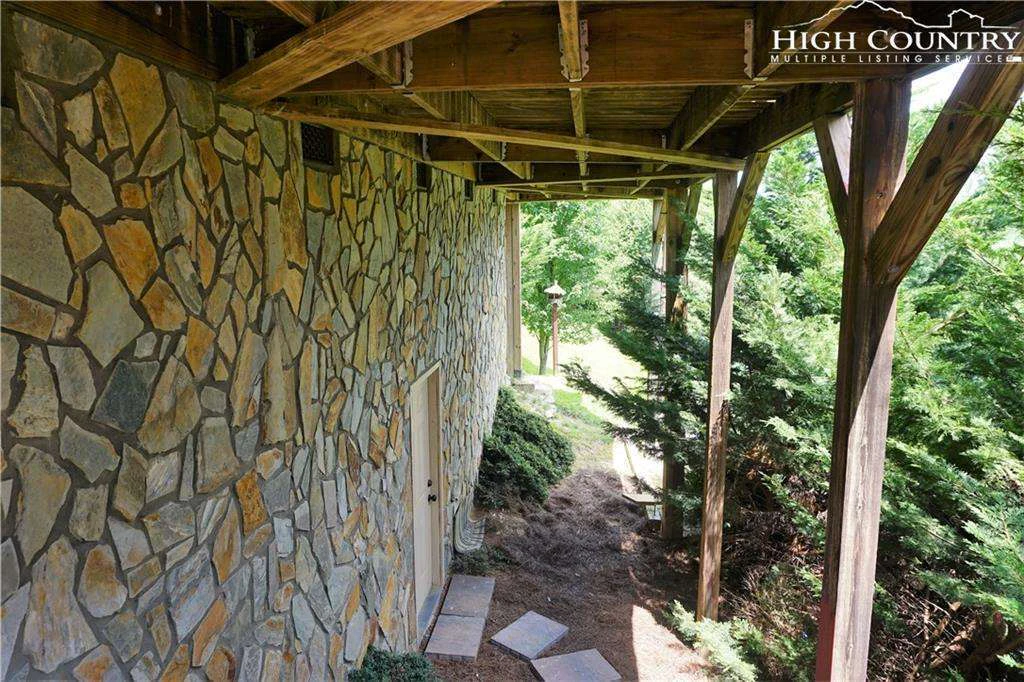 Image number 19 for the current listing