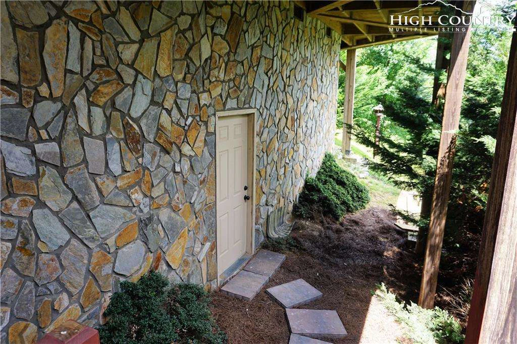 Image number 20 for the current listing