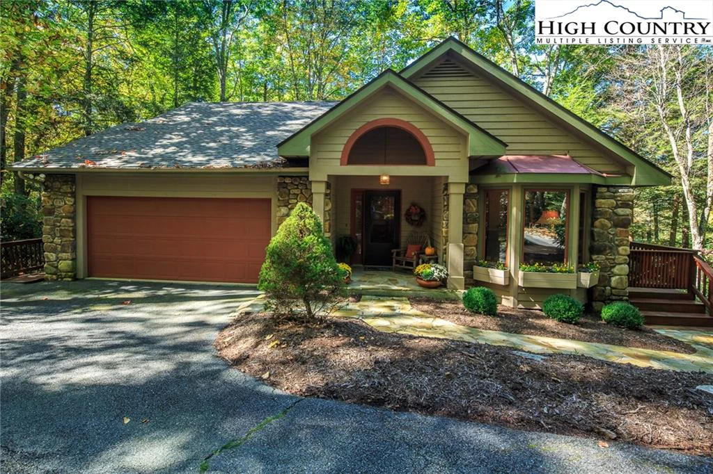 Image number 1 for the current listing
