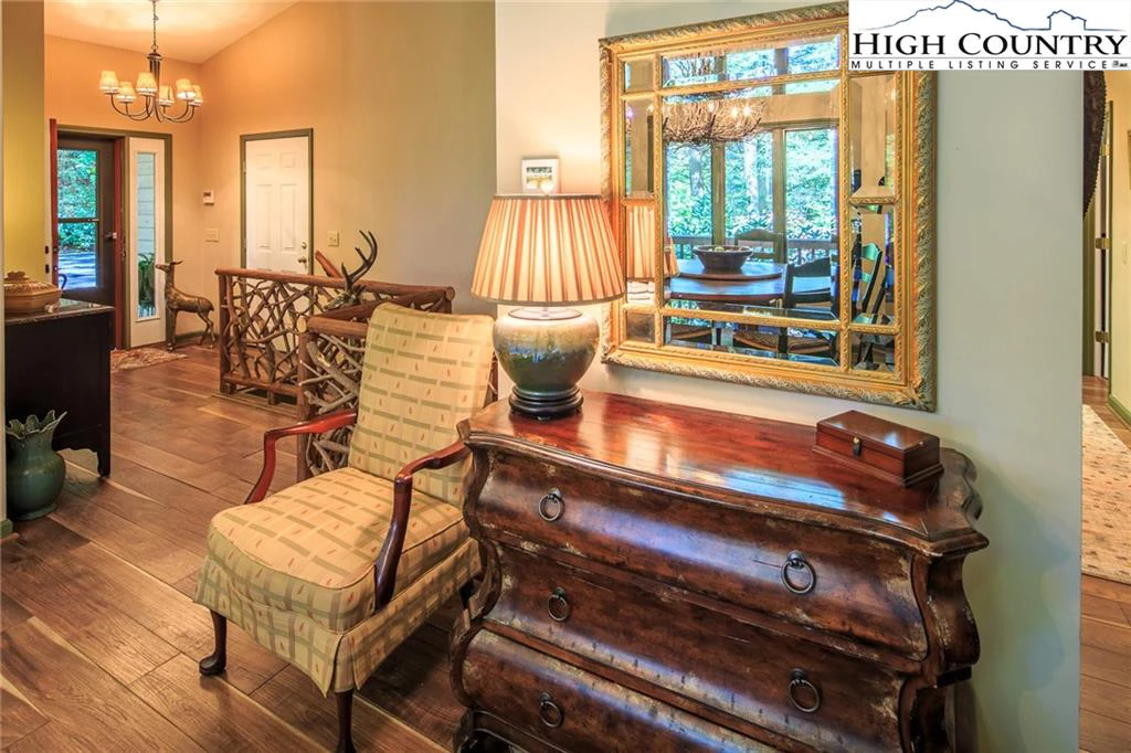 Image number 12 for the current listing