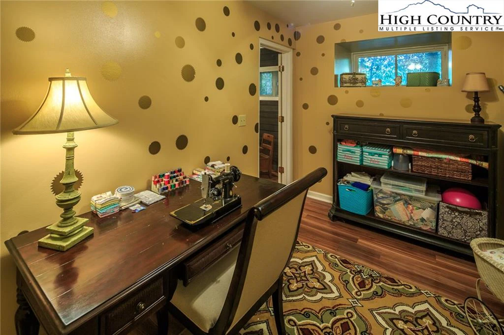 Image number 2 for the current listing