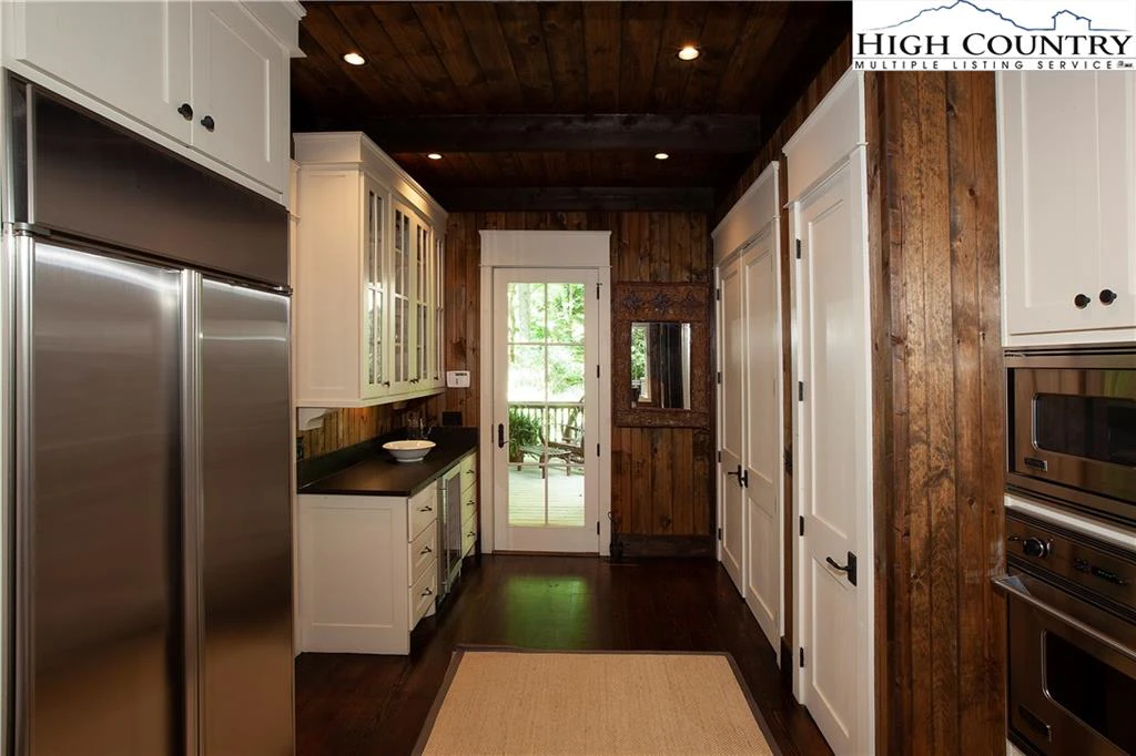 Image number 30 for the current listing