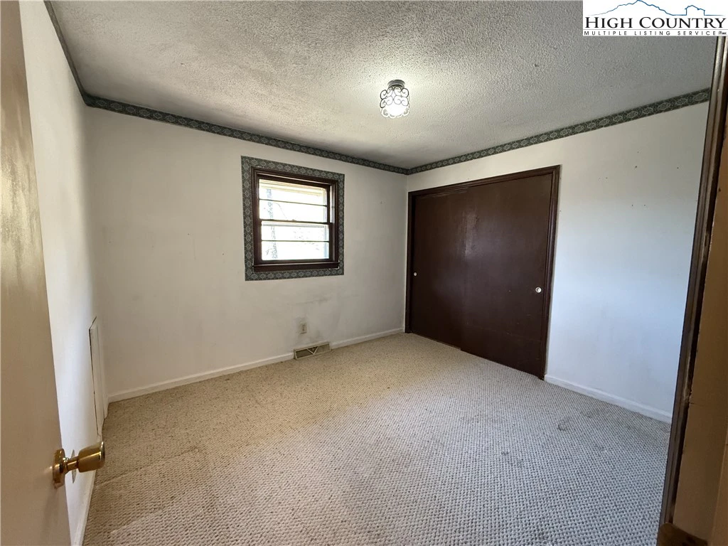 Image number 2 for the current listing