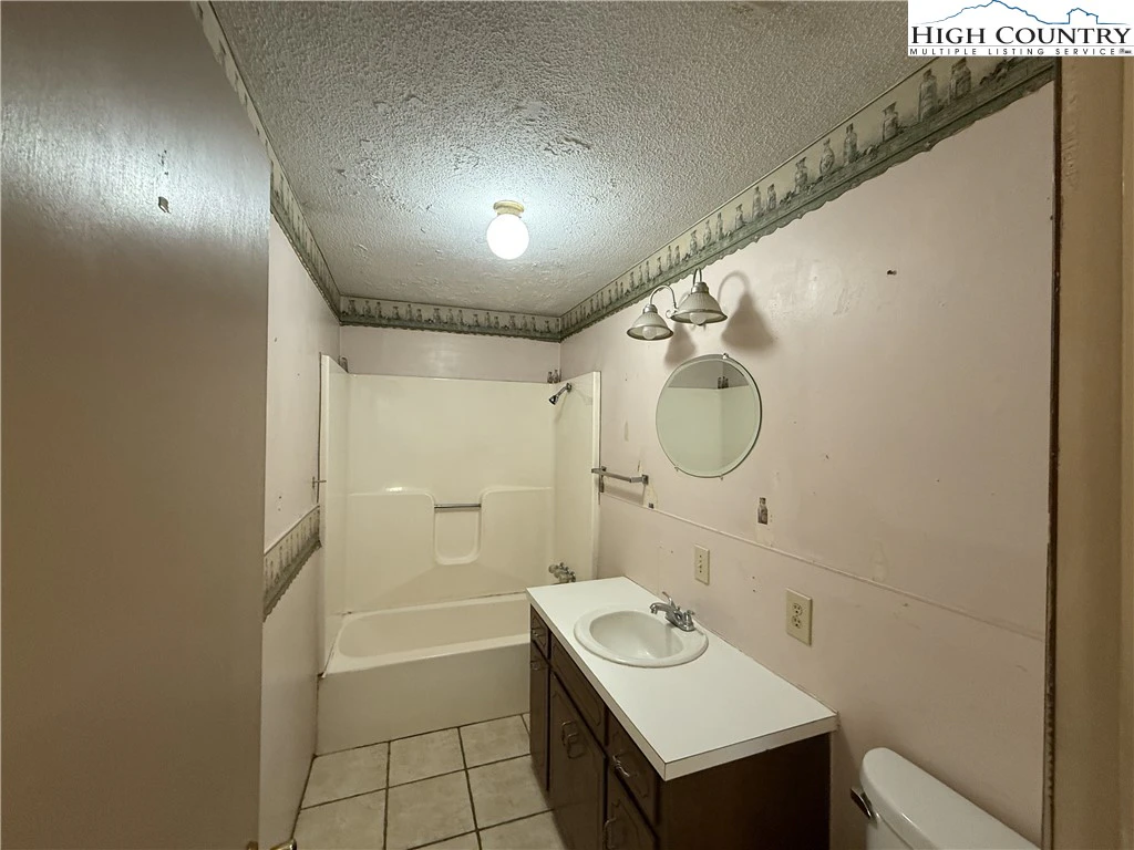 Image number 14 for the current listing
