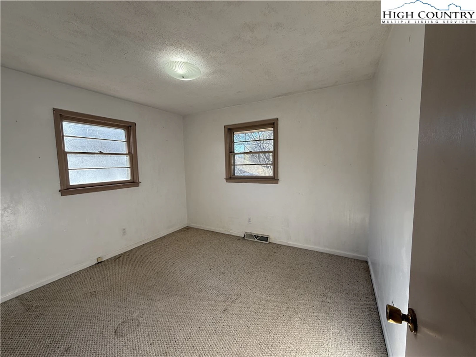 Image number 13 for the current listing
