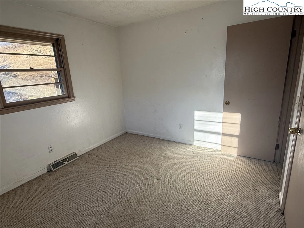 Image number 12 for the current listing