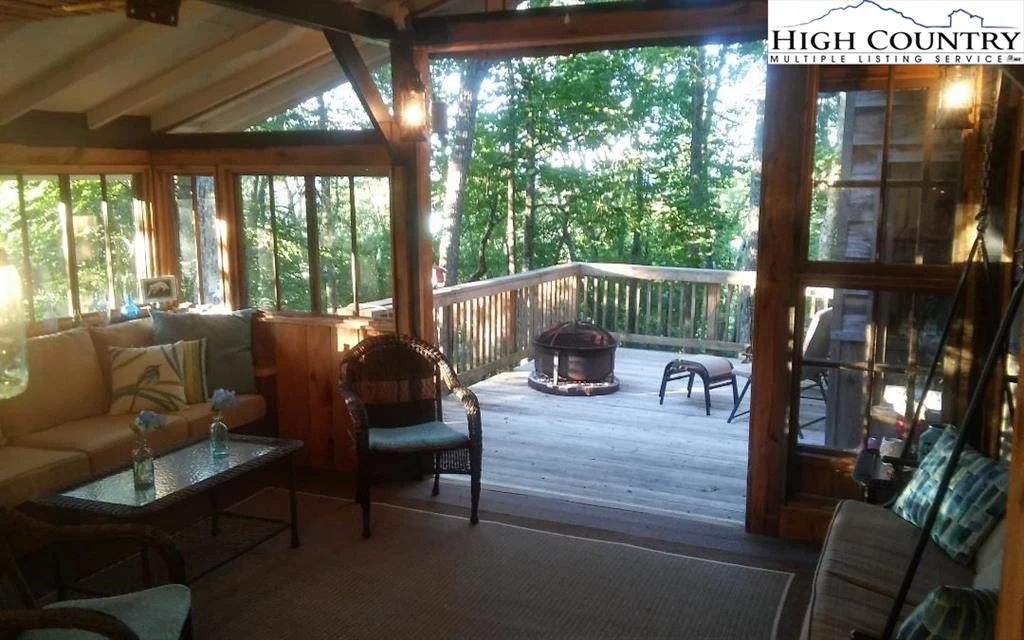 Image number 11 for the current listing