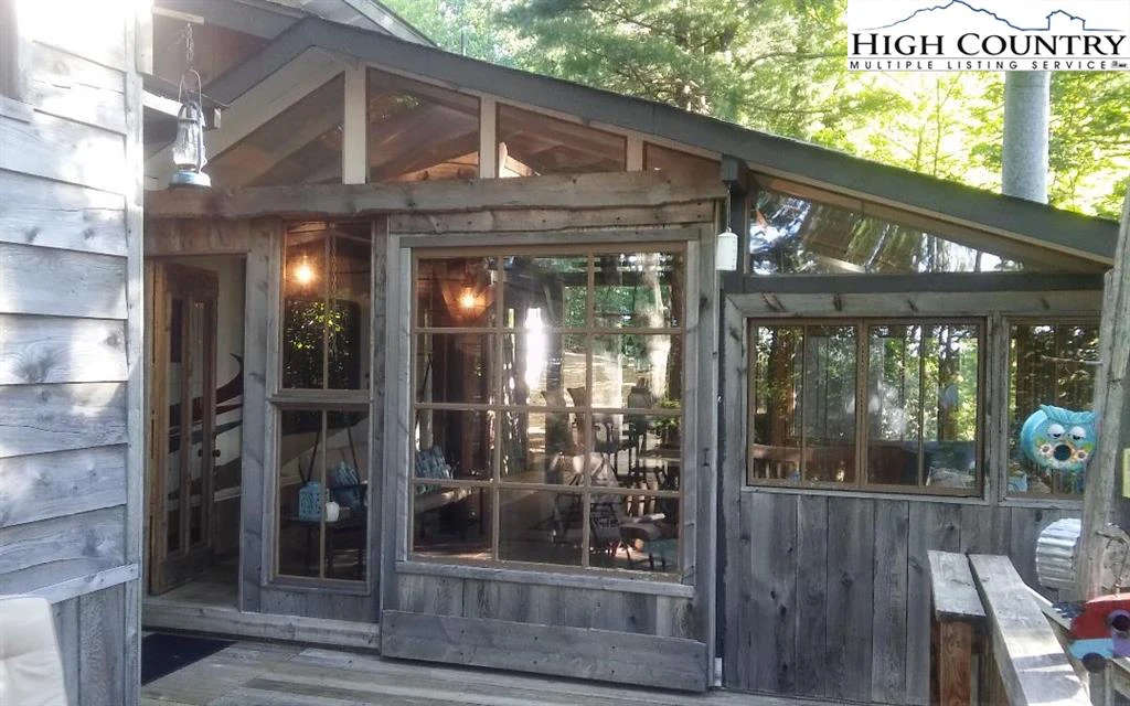 Image number 4 for the current listing