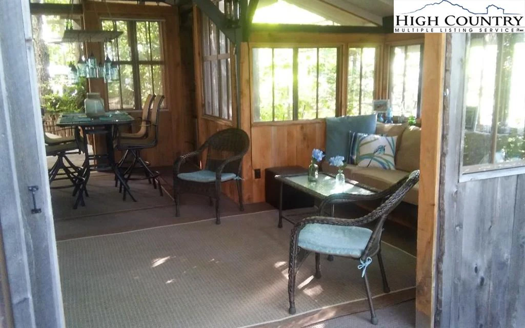 Image number 5 for the current listing
