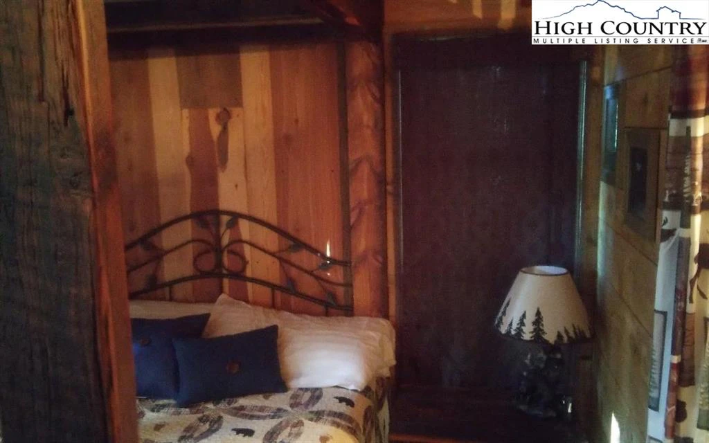 Image number 9 for the current listing