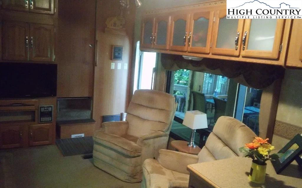 Image number 20 for the current listing