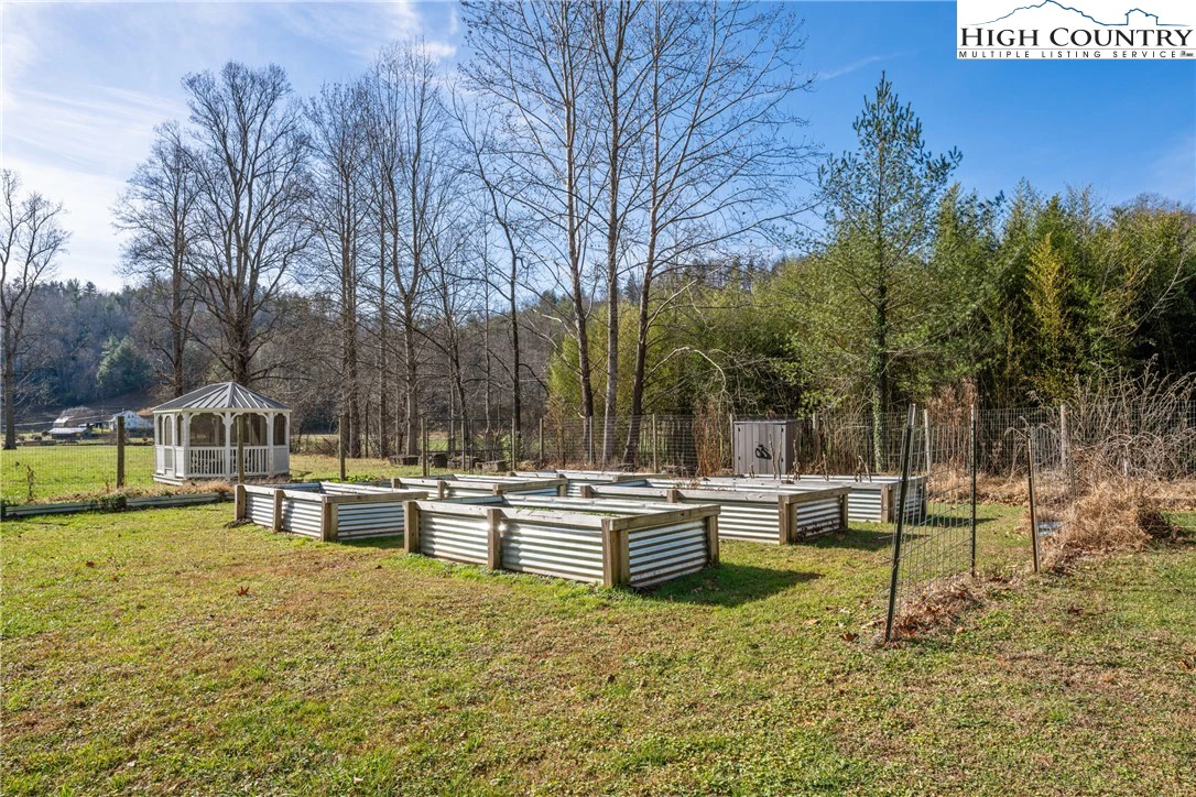 Image number 11 for the current listing