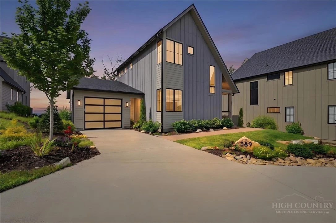 Image number 1 for the current listing