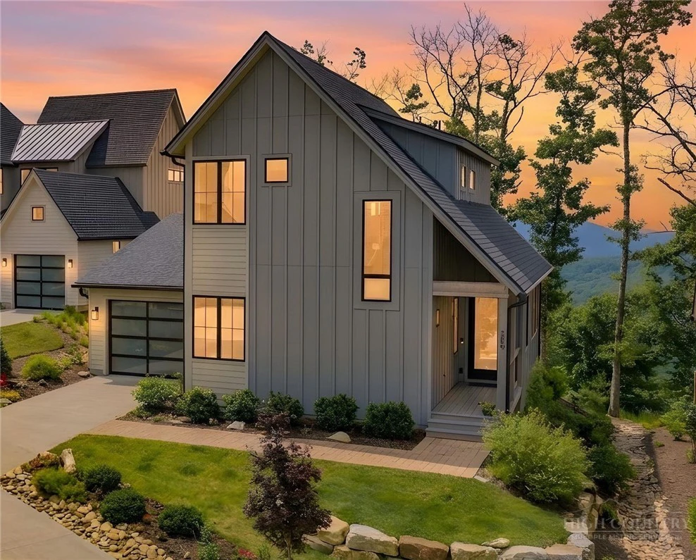 Image number 2 for the current listing
