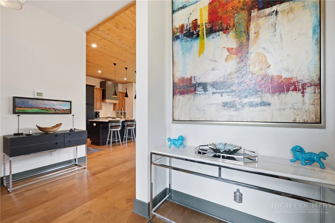 Image number 5 for the current listing