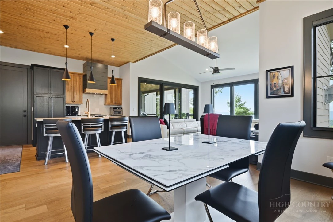 Image number 8 for the current listing