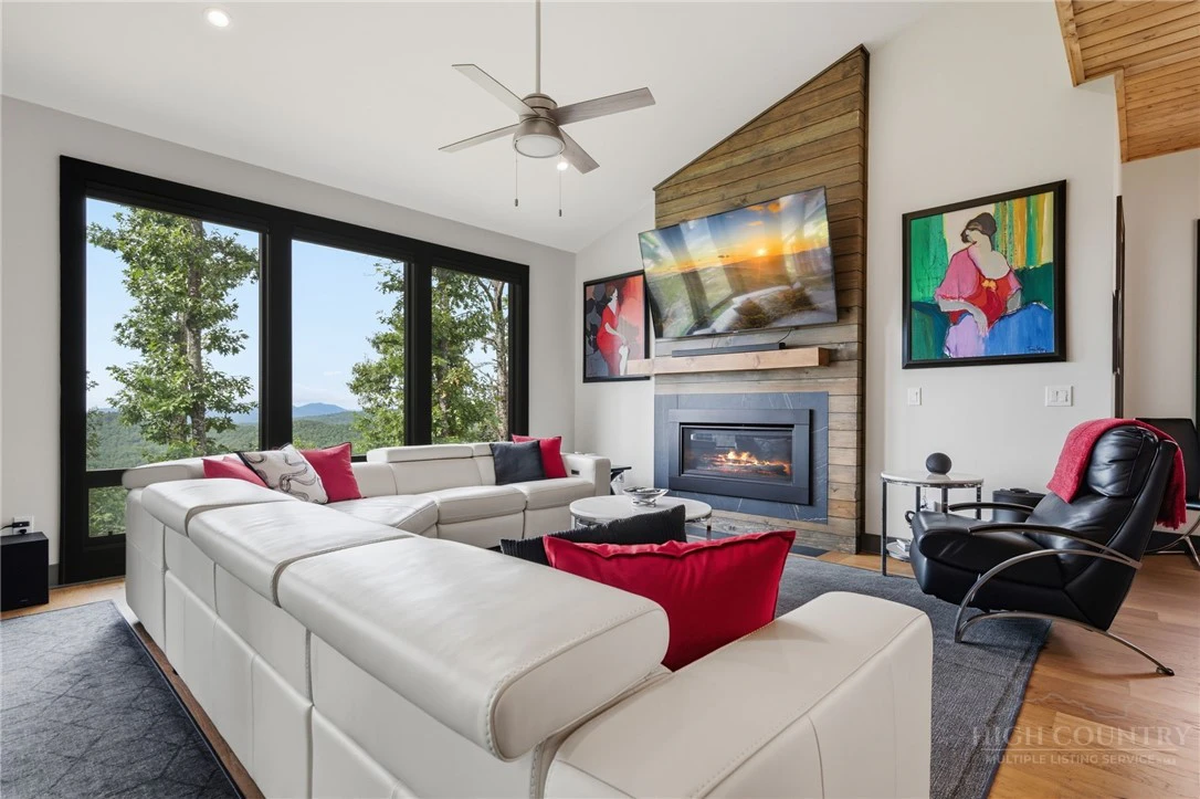 Image number 9 for the current listing