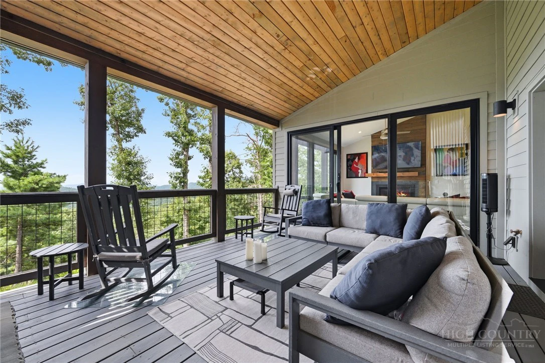 Image number 11 for the current listing
