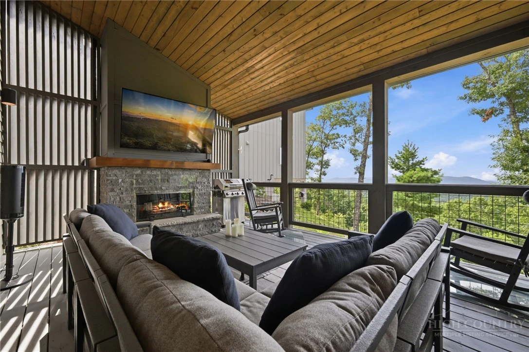 Image number 12 for the current listing