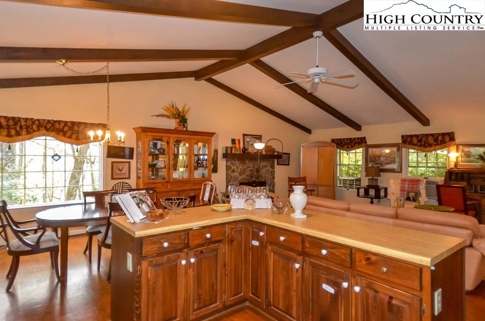 Image number 14 for the current listing