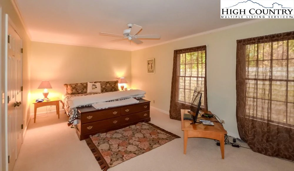 Image number 11 for the current listing
