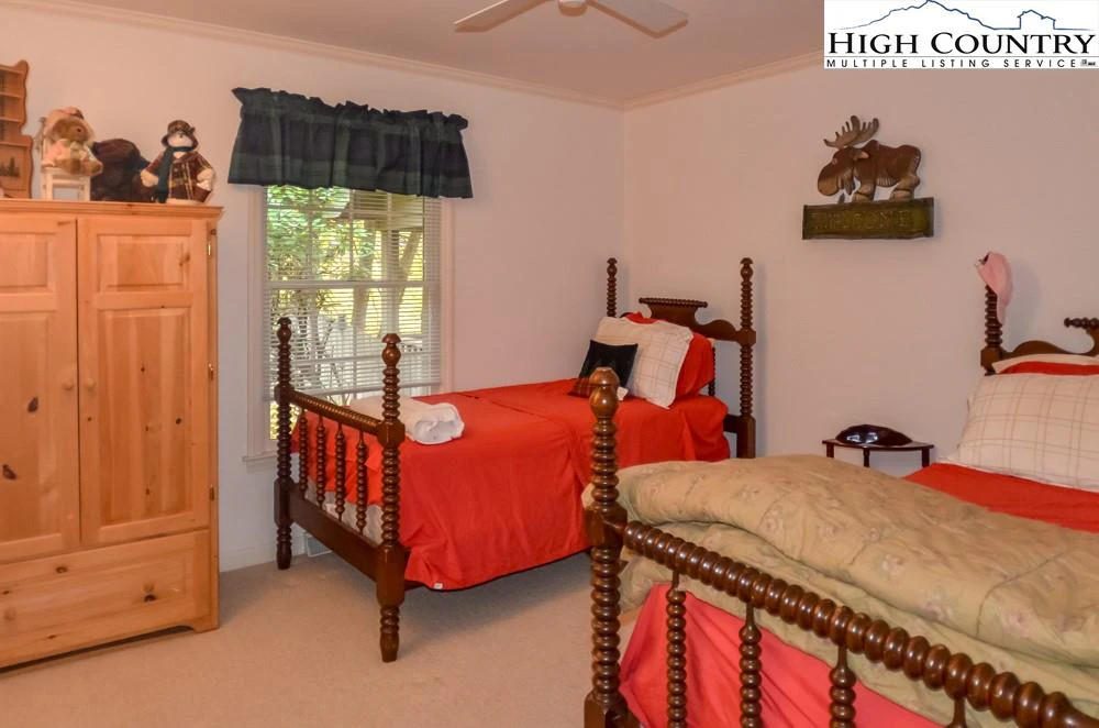 Image number 6 for the current listing