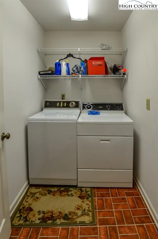 Image number 5 for the current listing
