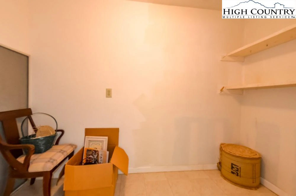 Image number 4 for the current listing