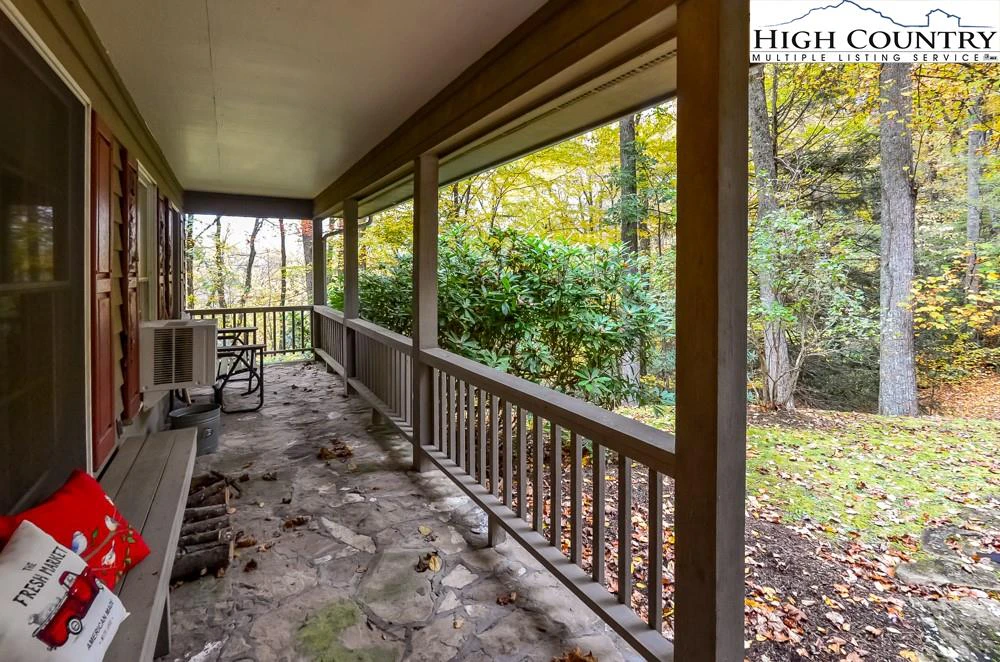 Image number 20 for the current listing