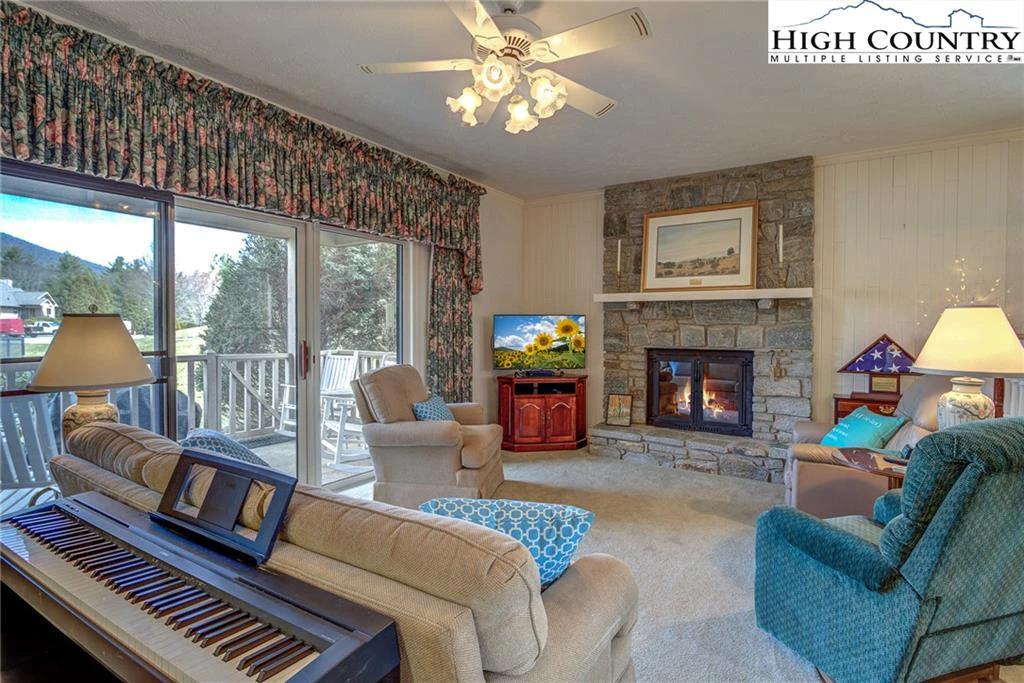 Image number 1 for the current listing