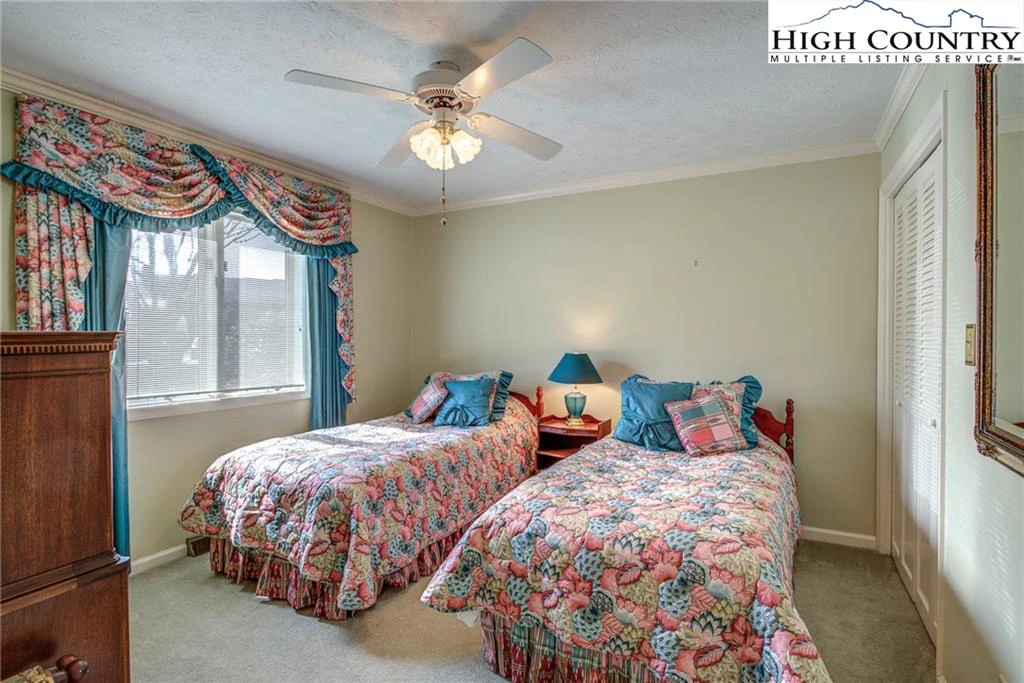 Image number 15 for the current listing