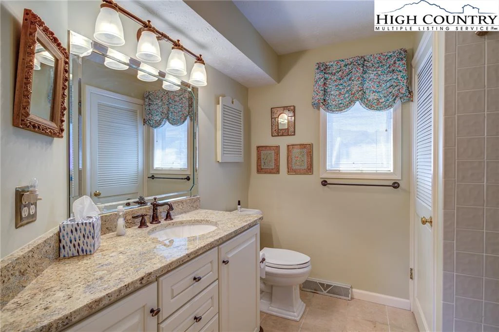 Image number 2 for the current listing