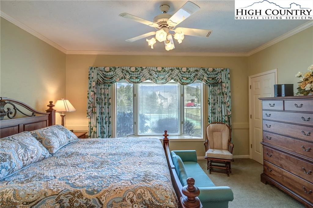Image number 20 for the current listing