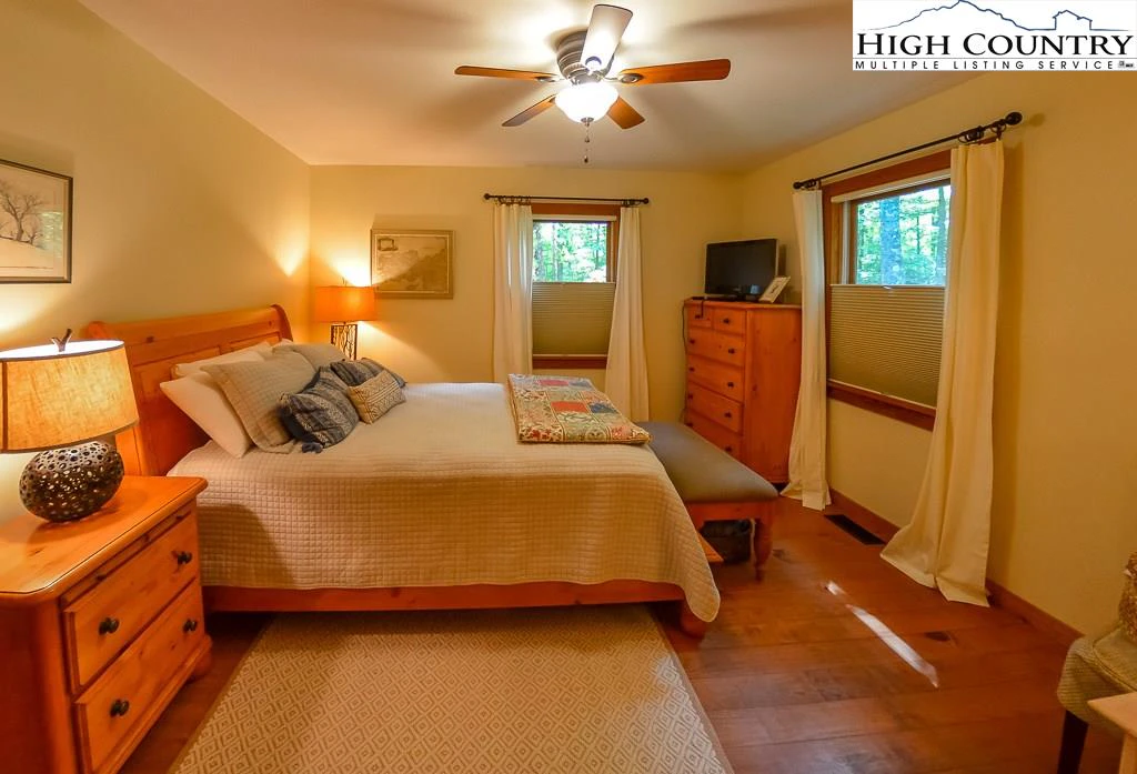 Image number 7 for the current listing