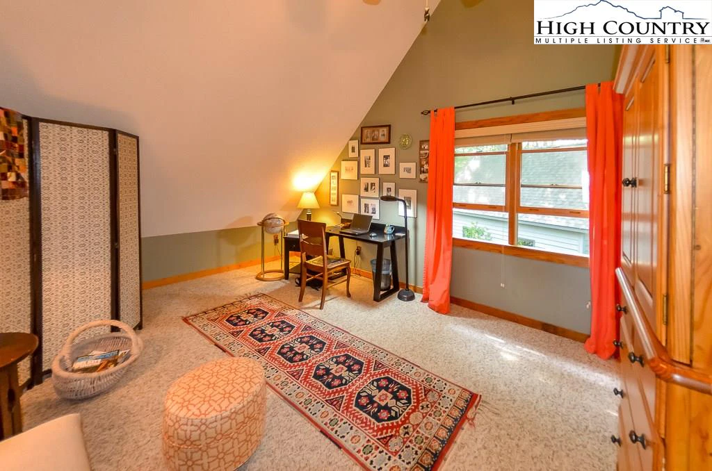 Image number 2 for the current listing
