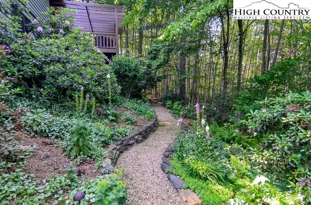 Image number 14 for the current listing