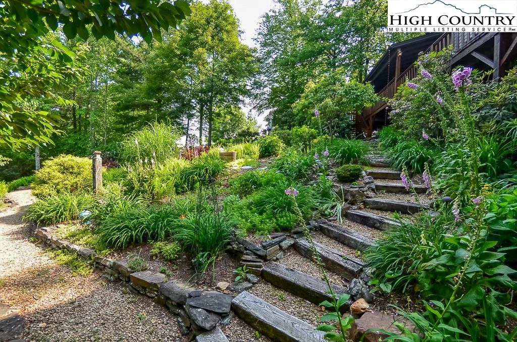 Image number 15 for the current listing