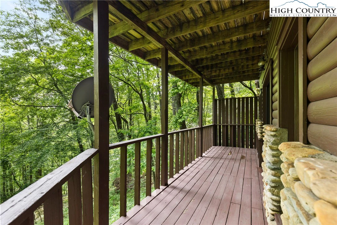Image number 19 for the current listing