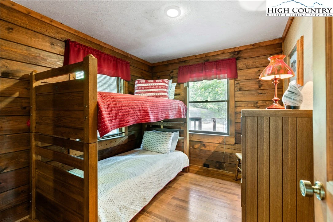 Image number 13 for the current listing