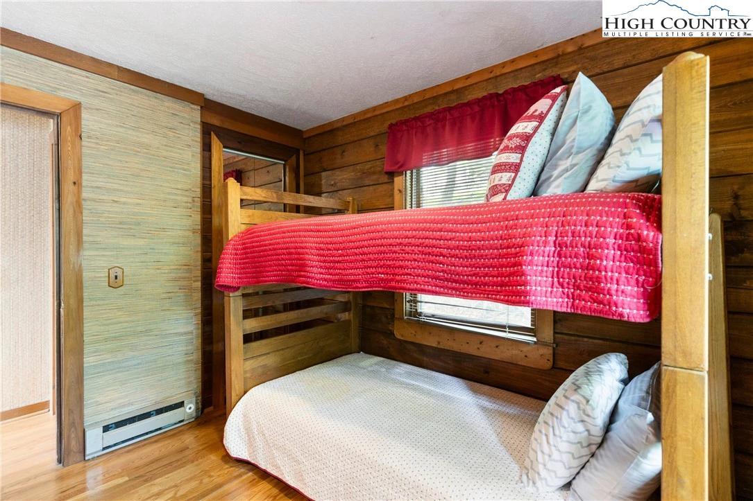 Image number 3 for the current listing