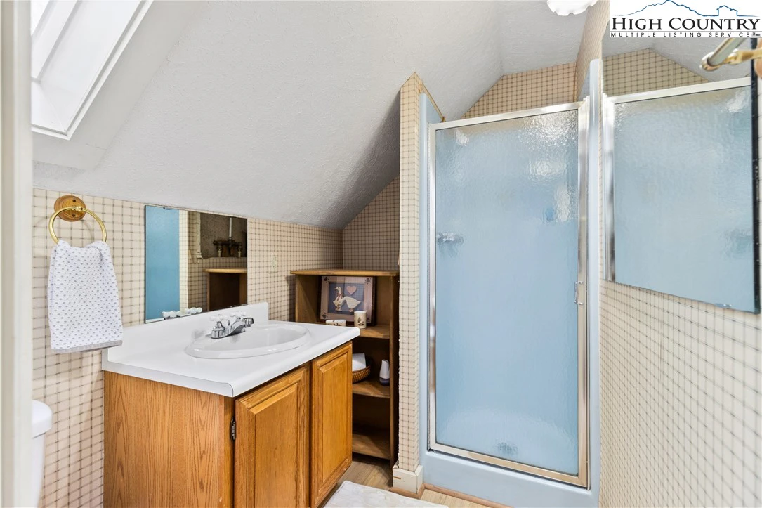 Image number 5 for the current listing