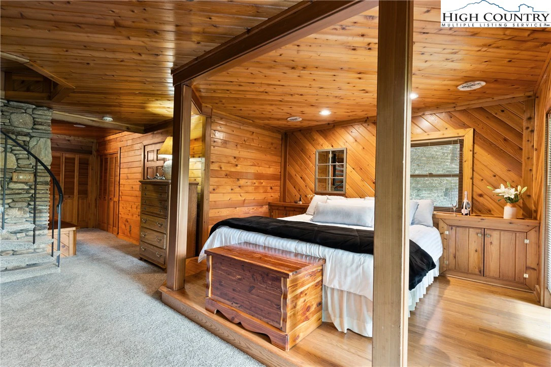 Image number 9 for the current listing