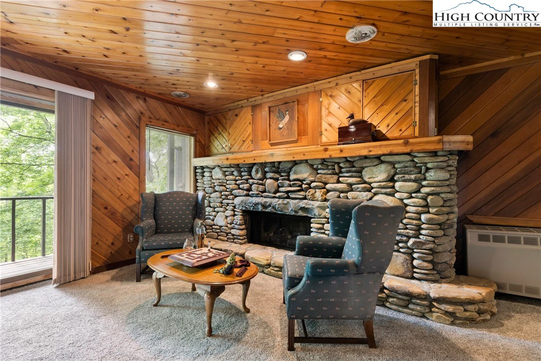 Image number 11 for the current listing